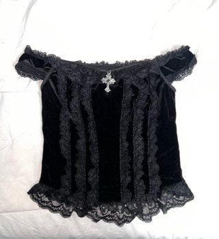 Blusa Gótica Terciopelo con Cruz