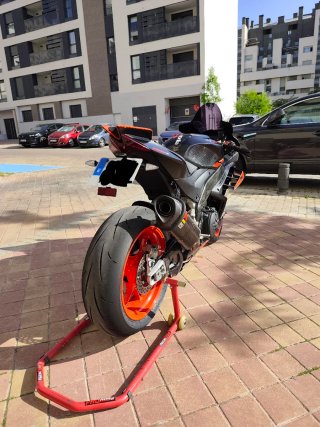 Aprilia RSV4 1100