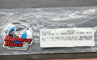 Manillar curvo de cromo para moto custom.