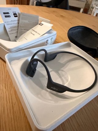 Auriculares Inalámbricos Negros shokz open run pro
