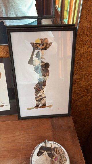 Lote Vintage: 4 Cuadros Mariposas y 2 Ceniceros