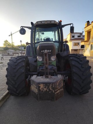 Tractor Fendt 817