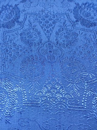 Colcha antigua azul motivos orientales.