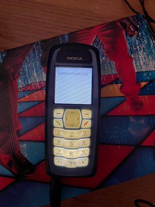 Móvil Nokia 3100 con cargador y batería