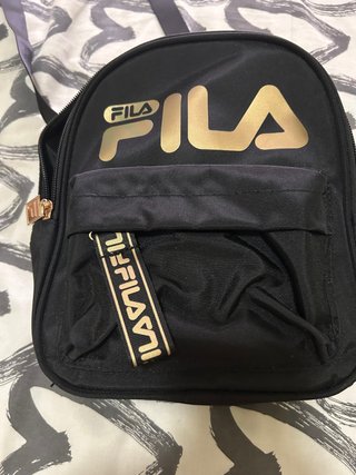 Mochila Fila Negra y Dorada Pequeña