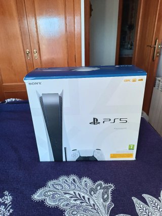 PlayStation 5 850GB. Con dos mandos.
