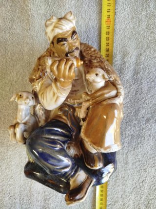 Figura de cerámica china de Shiwan, numerada.