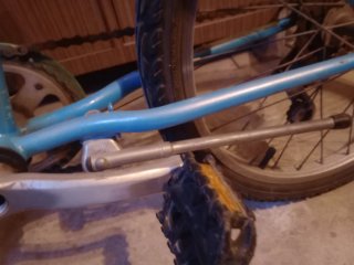Bici Decathlon Niñ@ de marchas con casco.