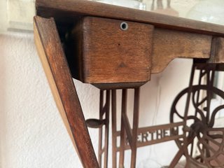 Máquina de coser antigua WERTHE