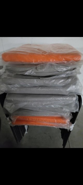 12x Sillas Acapulco : 8x Beige + 4x Rojas