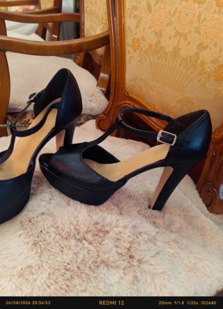 Sandalias de piel ,tacón negras
