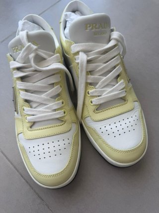 Zapatillas Prada Blancas y Amarillas