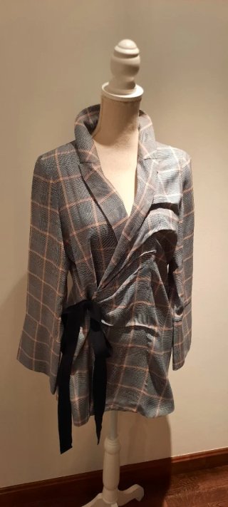 Chaqueta Amichi cuadros gris y rosa