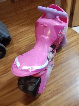 Moto correpasillos Minnie Mouse rosa