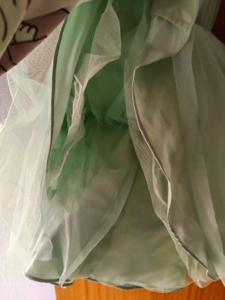 Vestido corto verde con pedrería