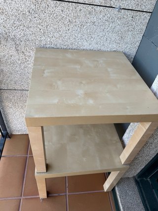 2 Mesas auxiliares de madera