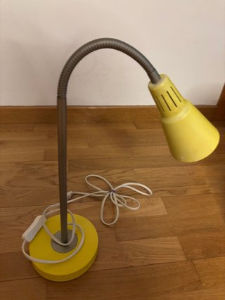Lámpara de escritorio flexible amarilla