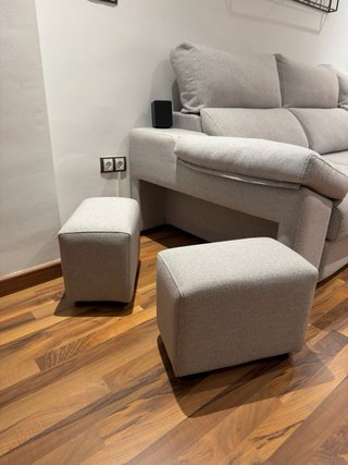 Sofá 2 plazas + chaiselongue + 2 poufs
