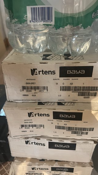 Puerta y 12 cajas debaldosas. Negociable o separad