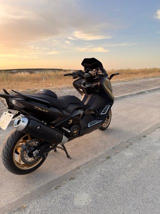 YAMAHA TMAX 530