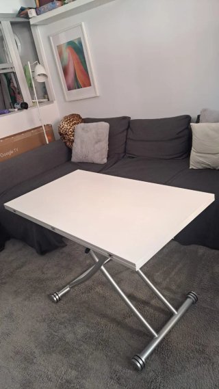 Mesa blanca plegable y nivelable