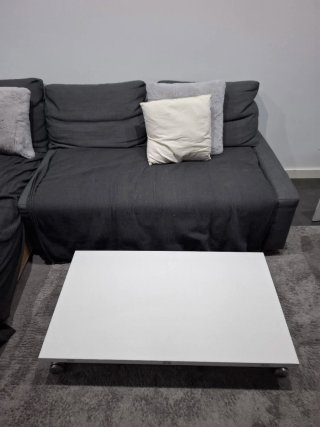 Mesa blanca plegable y nivelable