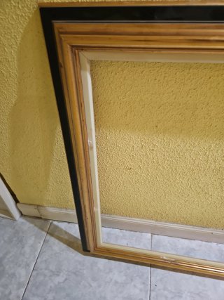 Marco de madera dorado y verde oliva