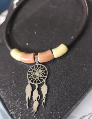 COLLAR  CUERO  CON  ATRAPASUEÑOS   DE  ACERO