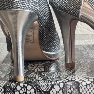 Zapatos de tacón plateados talla 36