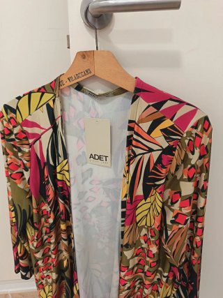 Conjunto fluido ADET estampado tropical