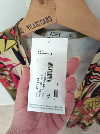 Conjunto fluido ADET estampado tropical