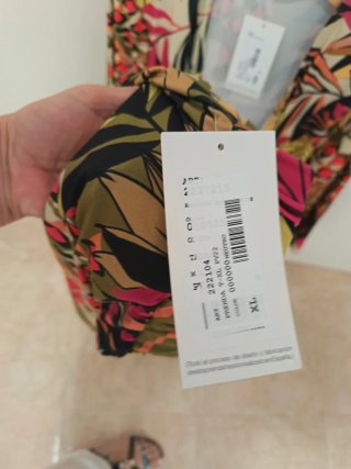 Conjunto fluido ADET estampado tropical