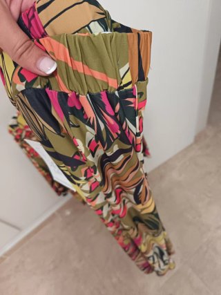Conjunto fluido ADET estampado tropical