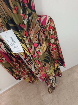 Conjunto fluido ADET estampado tropical