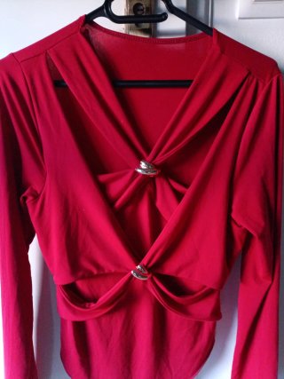 Body elegante vino con detalles dorados