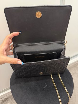 Bolso Love Moschino Negro Acolchado Cadena Dorada