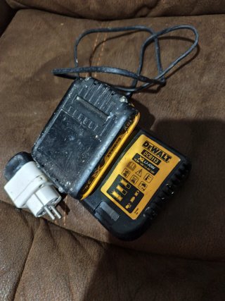 Taladro Dewalt 18V con Batería y Cargador