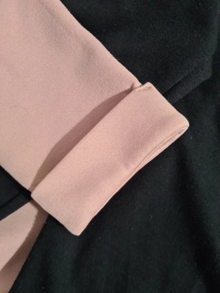 Lote 2 sudaderas: rosa y negra de Stradivarius