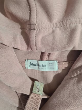 Lote 2 sudaderas: rosa y negra de Stradivarius