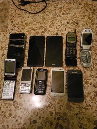 Lote de móviles Sony Ericsson, Nokia, Huawei, Sams