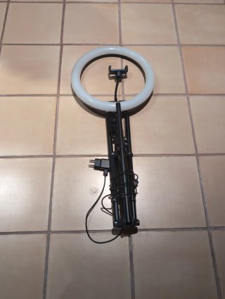 Aro de luz con trípode y mando