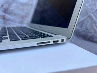 MacBook Air (Intel, 2017)