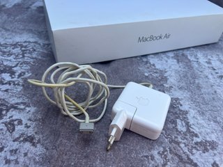 MacBook Air (Intel, 2017)
