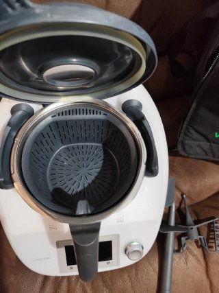 Thermomix TM5 con accesorios y bolsa