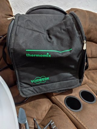 Thermomix TM5 con accesorios y bolsa