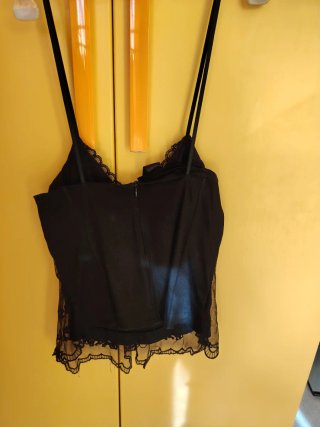 Top nero pizzo e fiocco