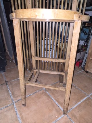 Lavabo antiguo de madera y cristal