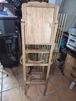 Lavabo antiguo de madera y cristal