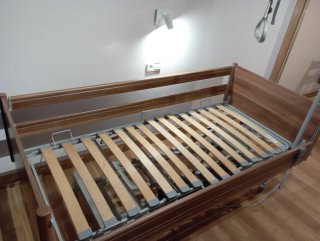 Cama articulada geriátrica