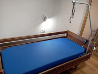 Cama articulada geriátrica